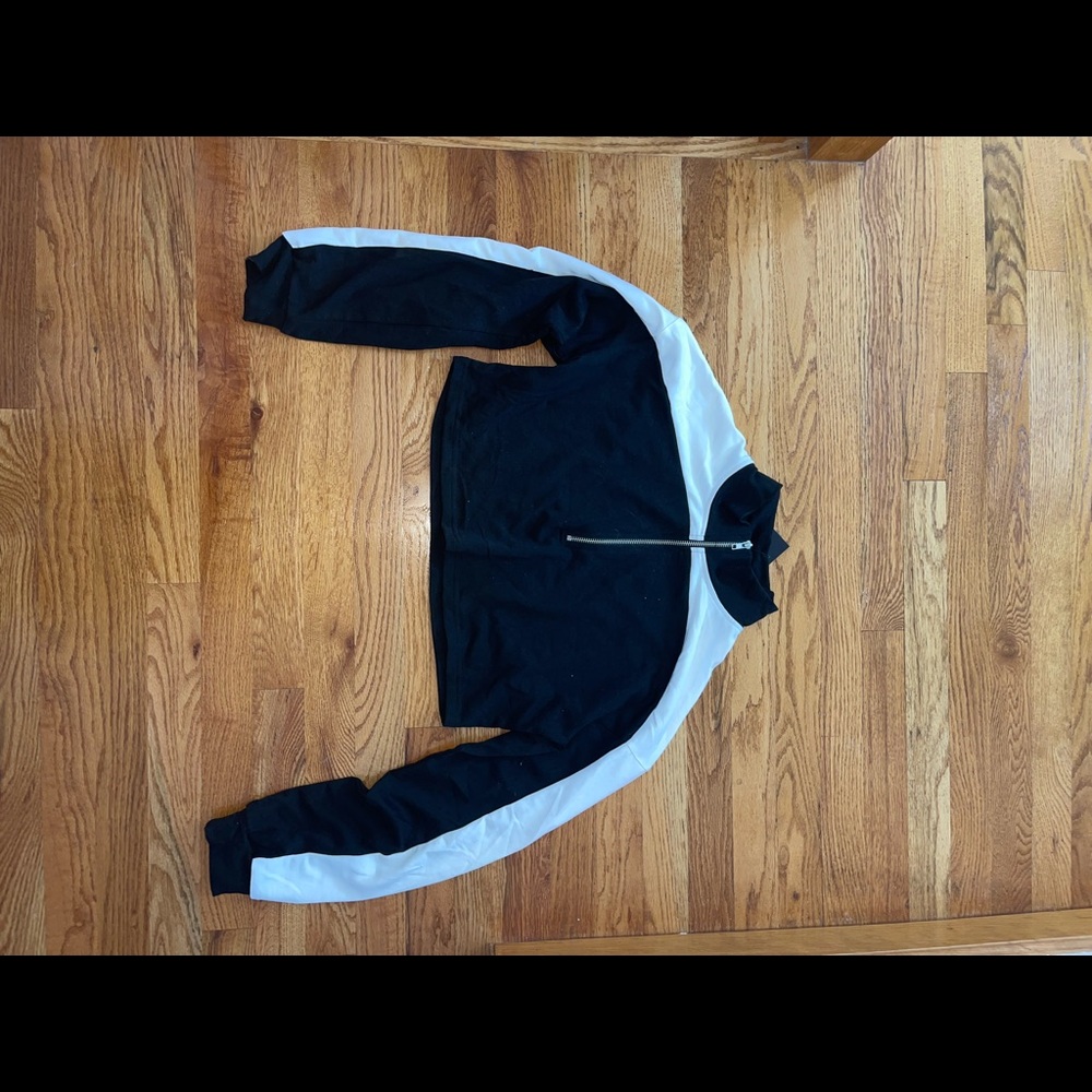 Long sleeve crop
